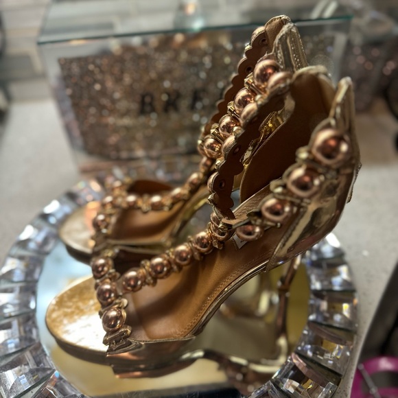 Beautiful Cape Robbin heels Size 10 - Picture 3 of 5